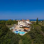 Villa Ira Finiki *