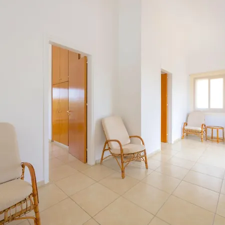 Villa Ira Finiki