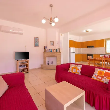 Ira Finiki Villa