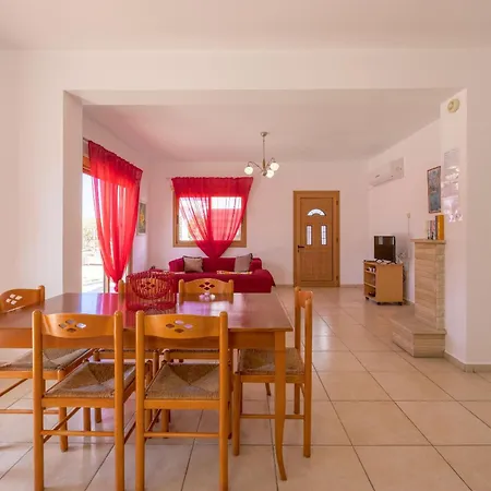Ira Finiki Villa *