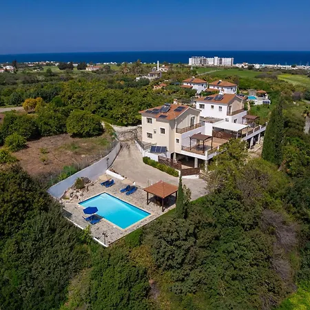 Ira Finiki Villa