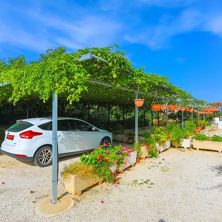 Villa Ira Finiki